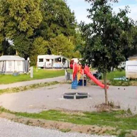 Lxxxiv Vakantiehuis *