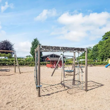 Lxxxiv Vakantiehuis *